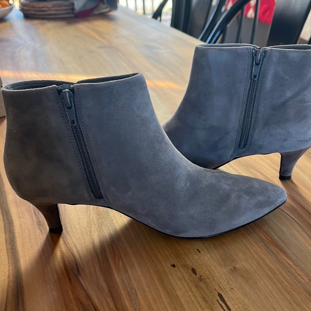 Clarks Linvale Sea Grey Suede Ankle Booties